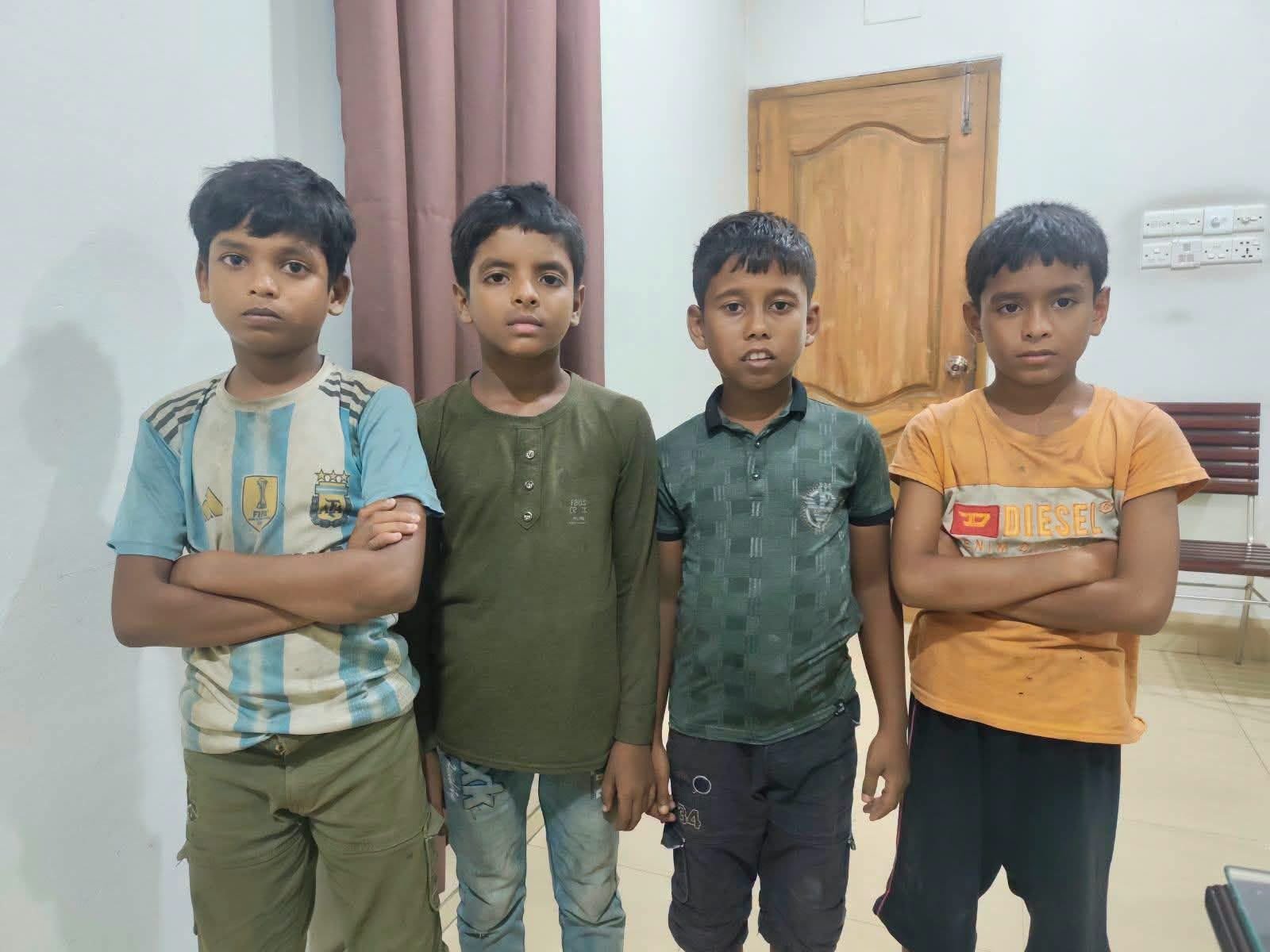 মাওয়া থেকে হারিয়ে যাওয়া চার শিশু উদ্ধার, পরিবারের কাছে হস্তান্তর
