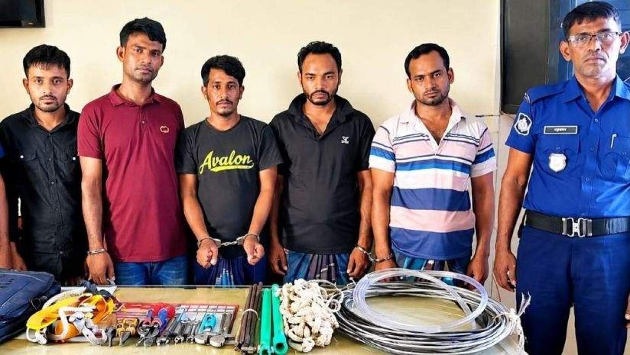 দুই মাসে ২৬ ট্রান্সফরমার চুরি, ওয়ার্ড স্বেচ্ছাসেবক দলের সাধারণ সম্পাদকসহ গ্রেপ্তার ৫