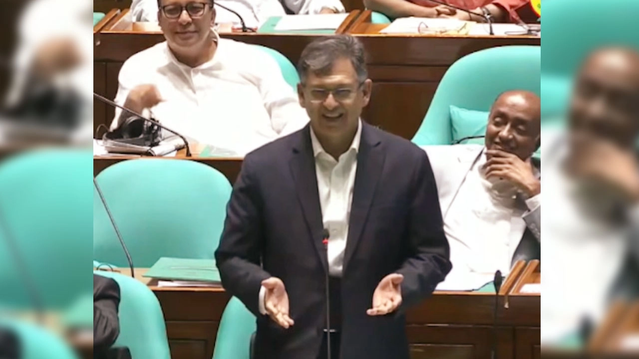 এবার বিরোধীদলীয় নেতার জন্য দোয়া করলেন স্বরাষ্ট্রমন্ত্রী
