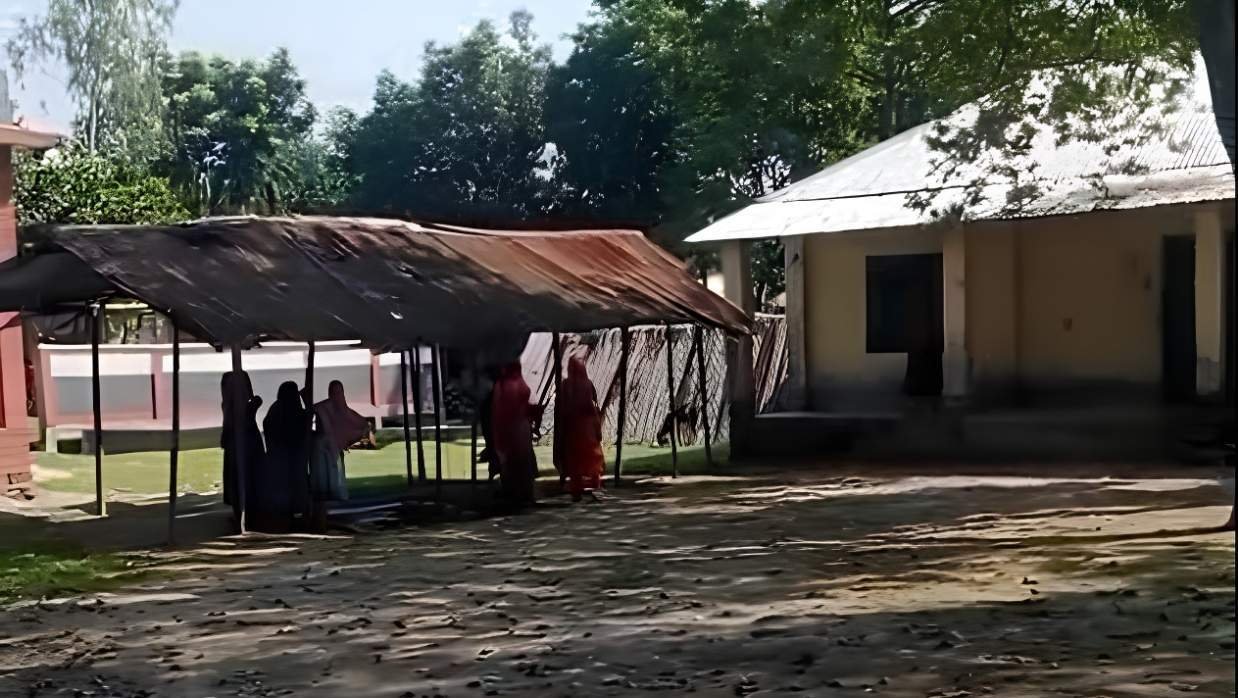নৈশ প্রহরীর চাকরি না দেওয়ায় মাদ্রাসা দখল ও অধ্যক্ষকে হুমকির অভিযোগ