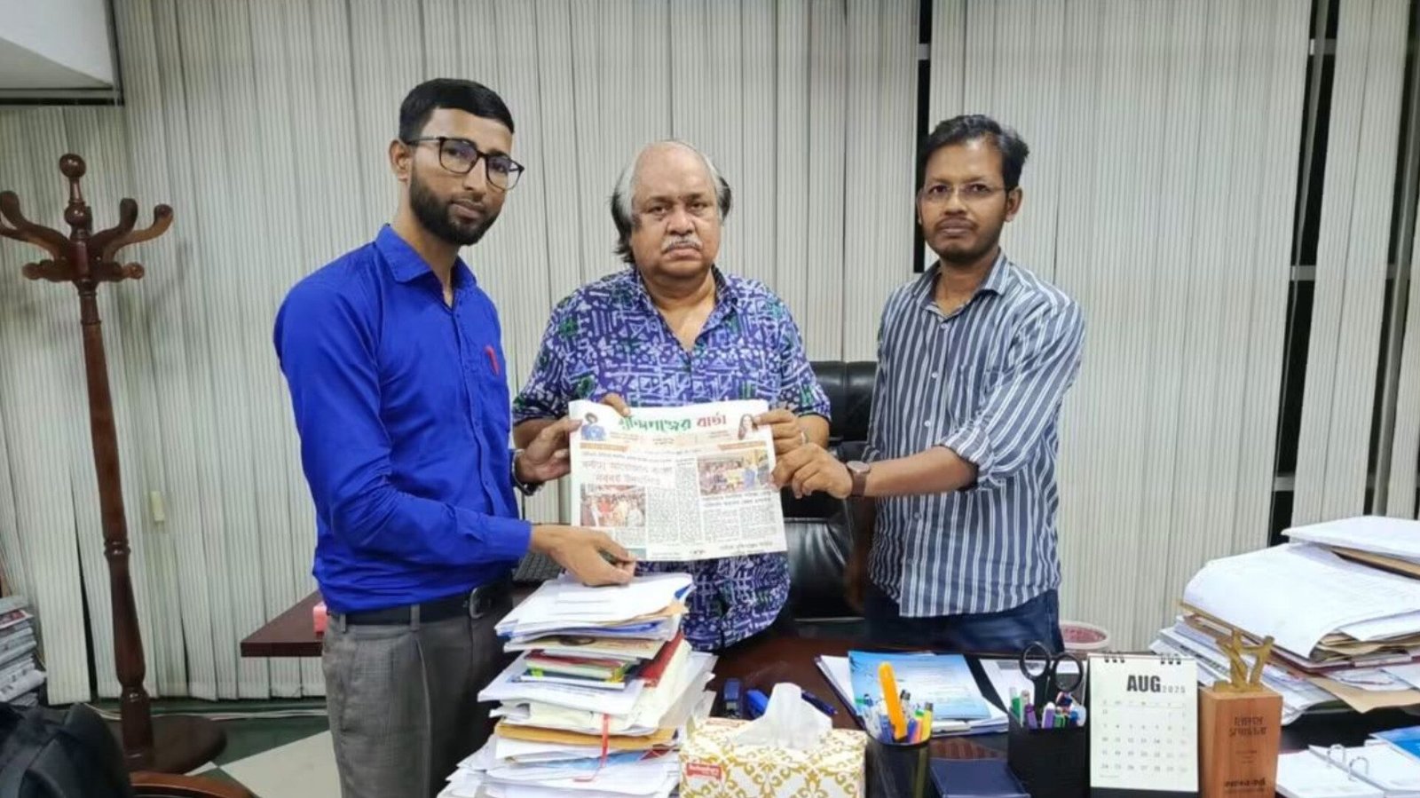 জাতীয় প্রেসক্লাবের সভাপতির সঙ্গে মুন্সিগঞ্জের বার্তার সম্পাদক আশরাফ ইকবালের সৌজন্য সাক্ষাৎ