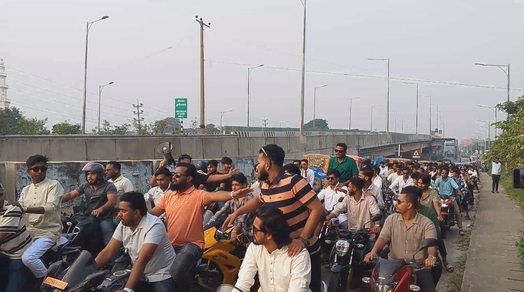 ‎আওয়ামী লীগের নাশকতার প্রতিবাদে শ্রীনগরে ছাত্রদলের বাইক শোডাউন